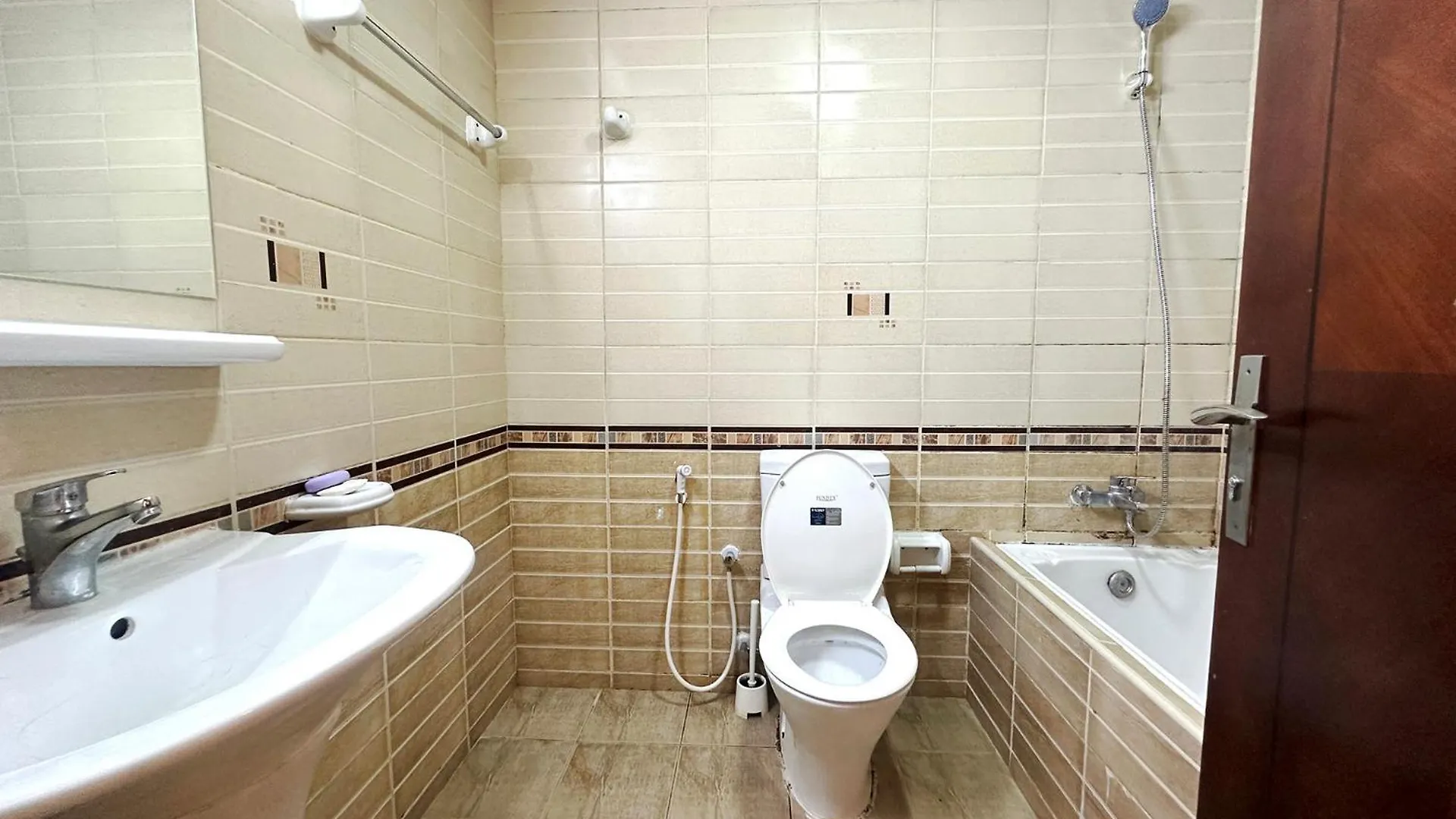Nomad Partition Room In Barsha Heights 3 Mins To Icm Metro ドバイ アラブ首長国連邦